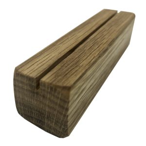 oak ticket holder with vertical slot 100x25x25 close up