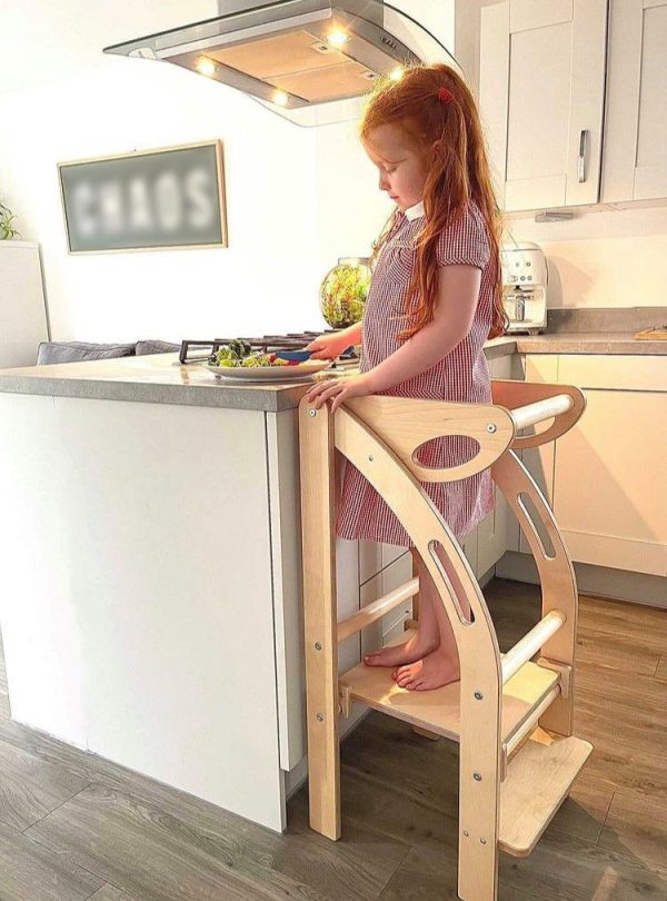 Foldable kitchen helper in situ